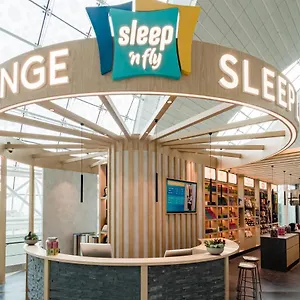  Hotel kapsułowy Sleep 'n Fly Sleep Lounge, B-gates Terminal 3 - Transit Only